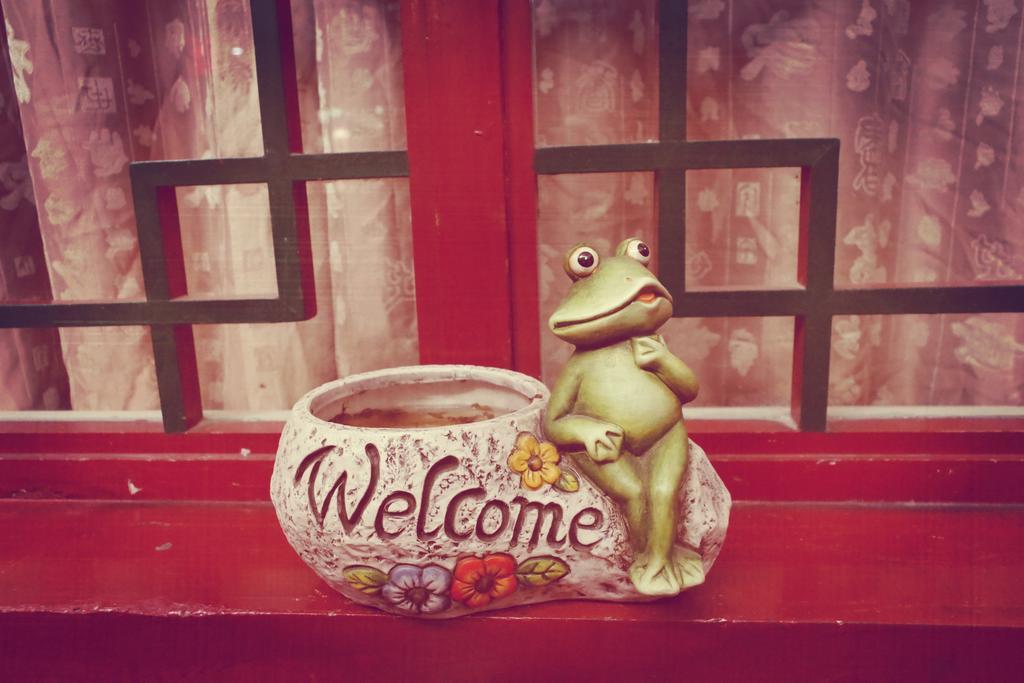 Three Legged Frog Hostel Beijing Exterior foto