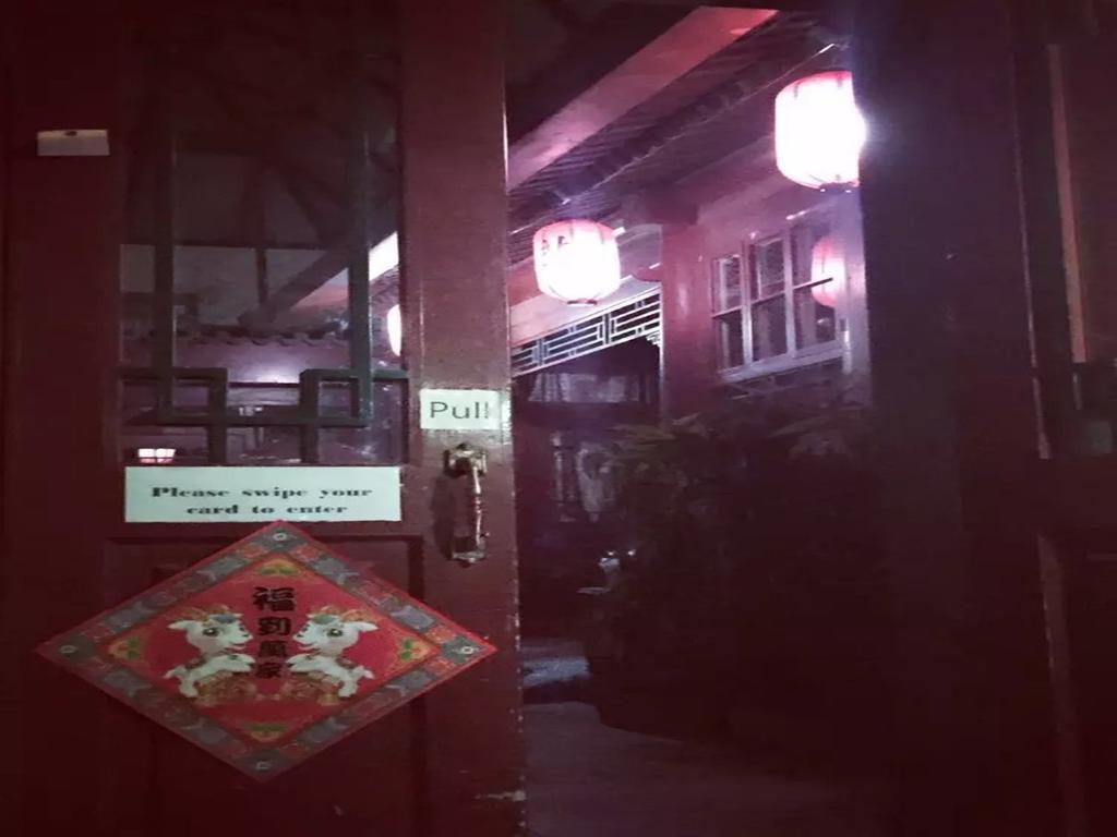 Three Legged Frog Hostel Beijing Exterior foto