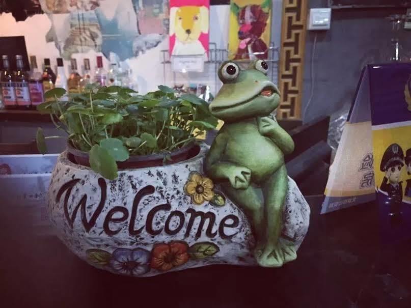 Three Legged Frog Hostel Beijing Exterior foto
